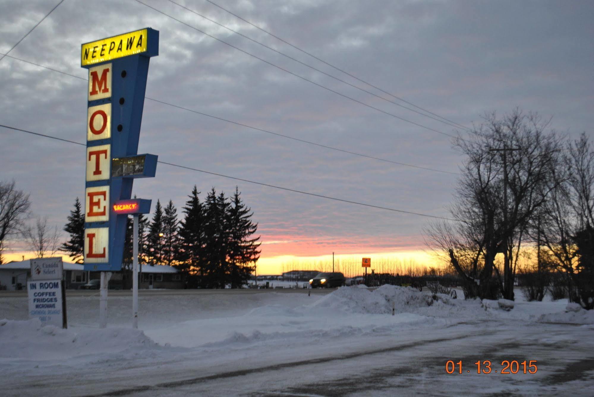 Neepawa Motel Buitenkant foto